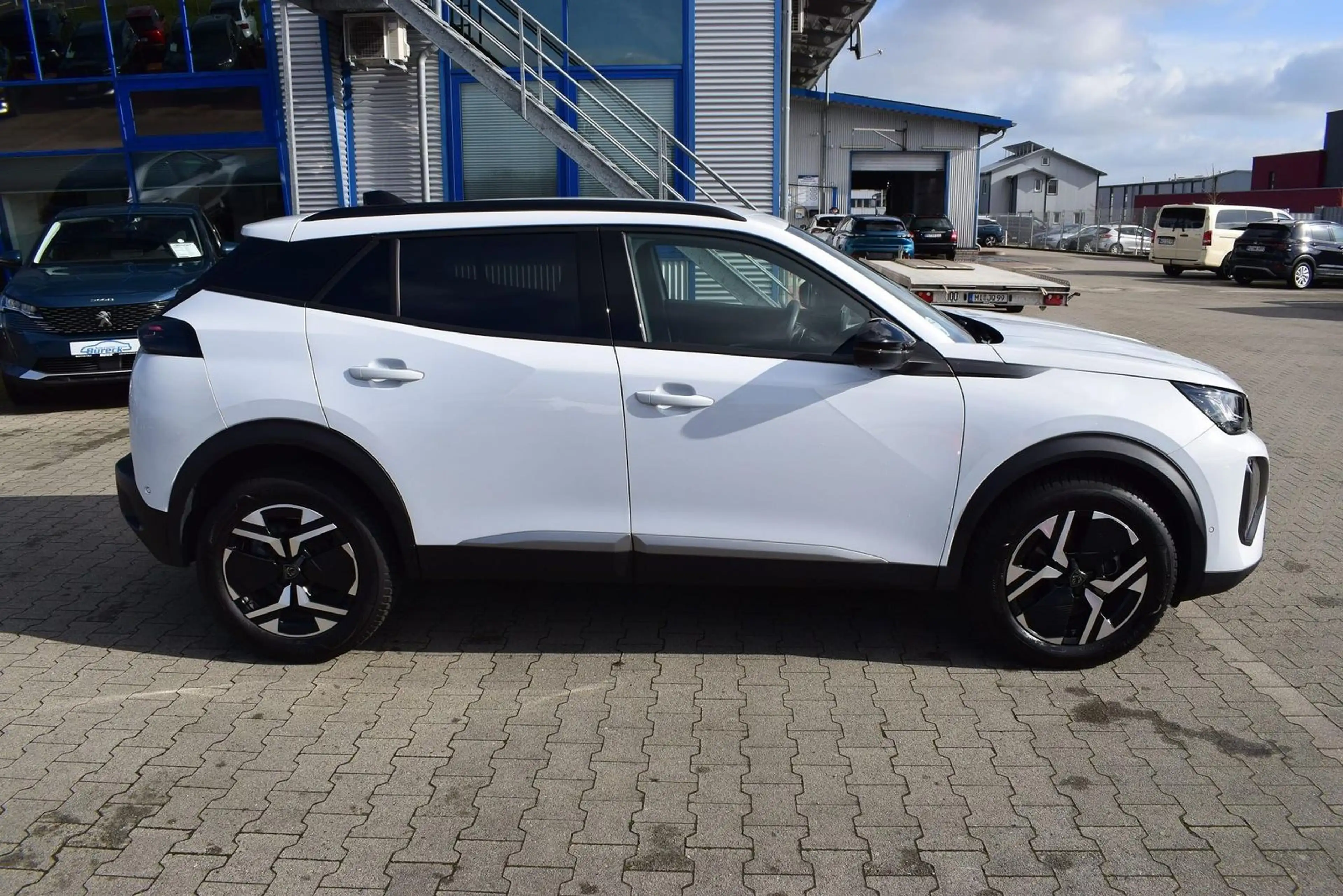 Peugeot 2008 Hybrid 145 Navi/APP/LED/SHZ/360-Grad — photo 12