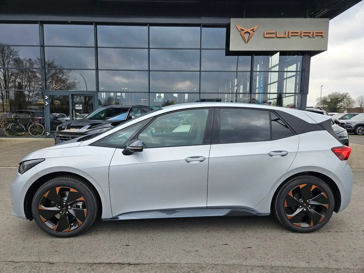 CUPRA Born Edition Dynamic *Pilot L* Wärmep.*HeadUp* Argintiu - 1