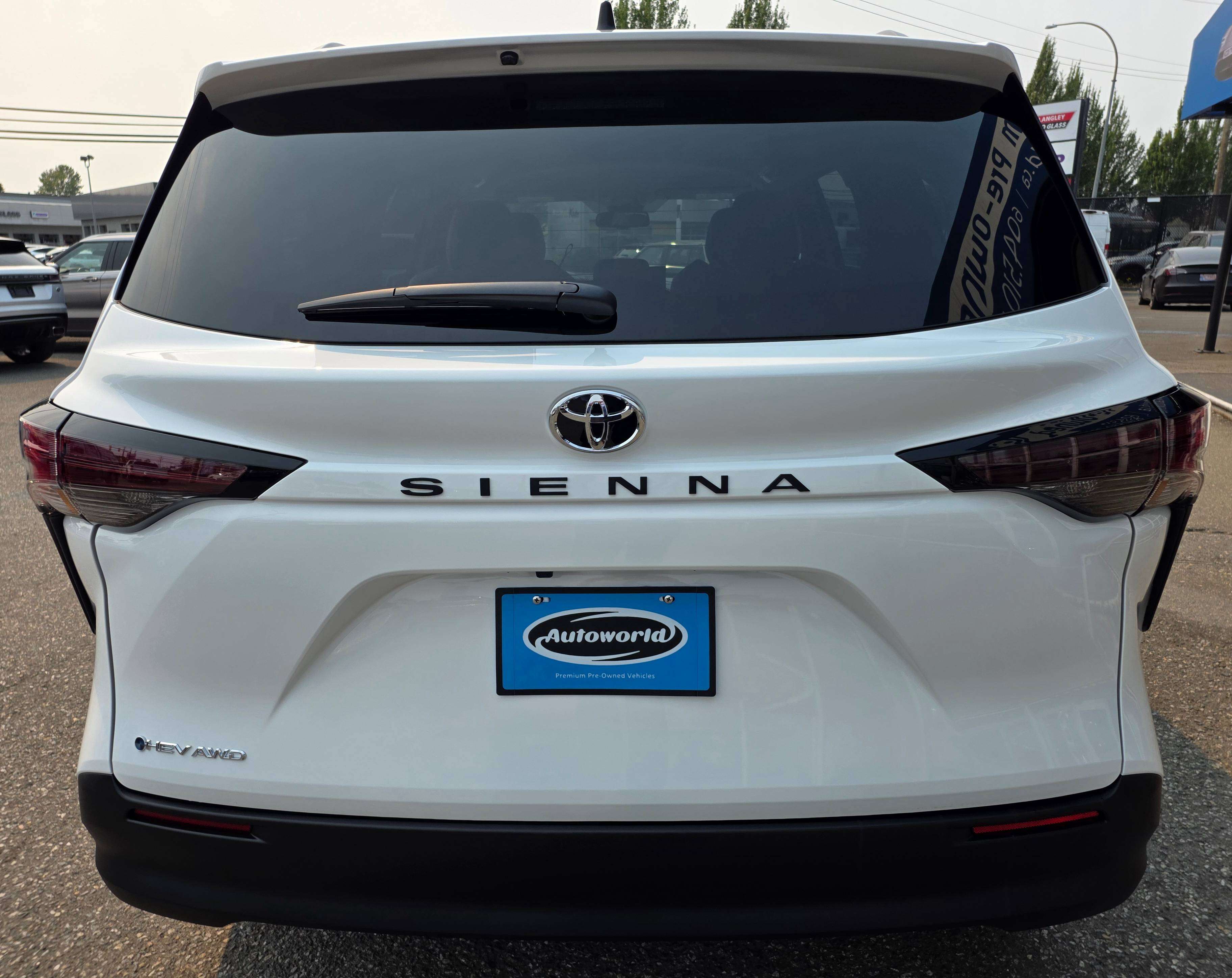 2026 Toyota Sienna LE 8-Passenger AWD Like New Local Car No Accidents — снимка 5