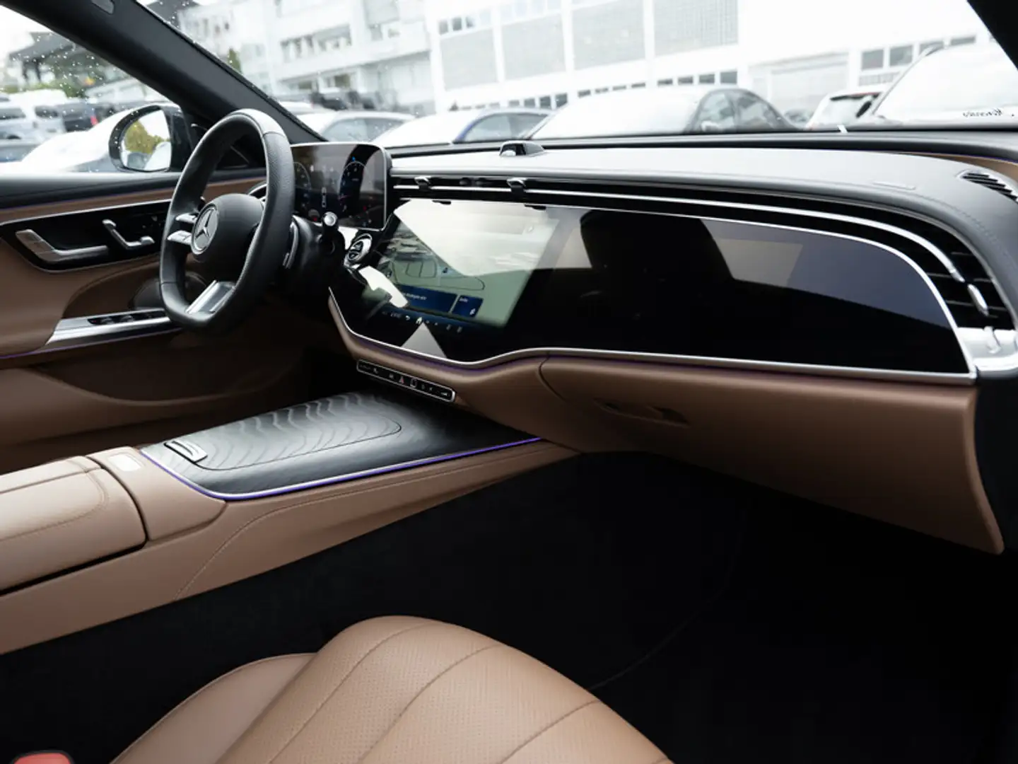 Mercedes-Benz E 200 Limousine AMG-Sport+Burm+Pano+Super+Distr Grau - 2