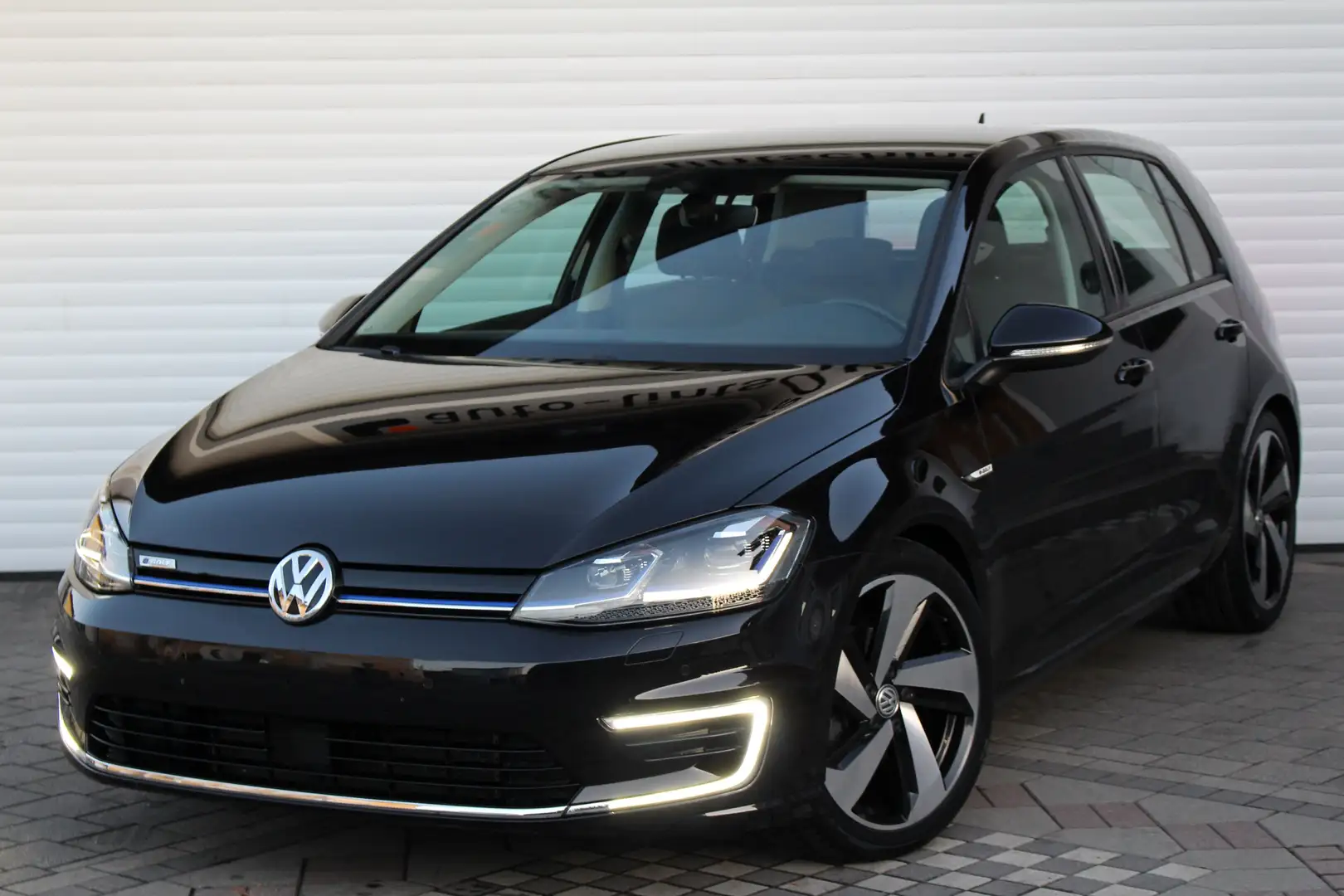 Volkswagen e-Golf COMFORTLINE 100KW *NAVI-LED-KAMERA-APP_CONNECT* Schwarz - 1