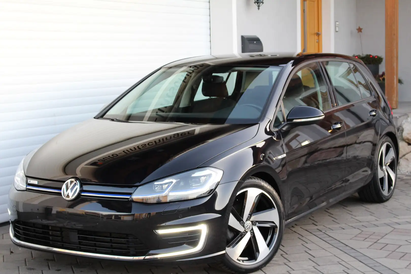 Volkswagen e-Golf COMFORTLINE 100KW *NAVI-LED-KAMERA-APP_CONNECT* Schwarz - 2