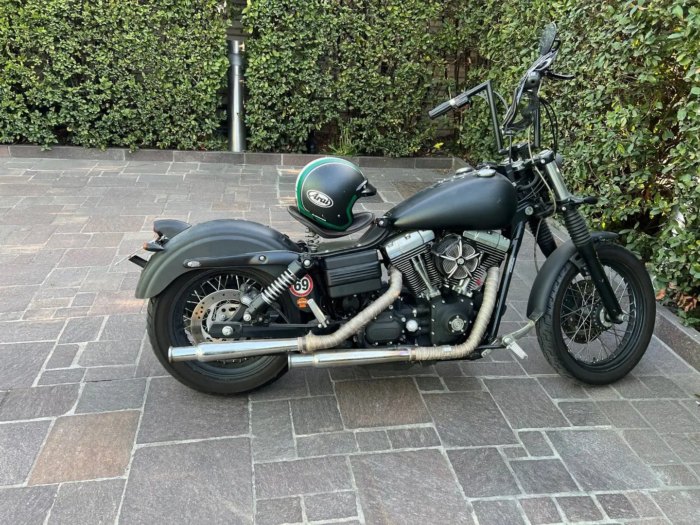 Harley-Davidson Dyna Street Bob Siyah - 1