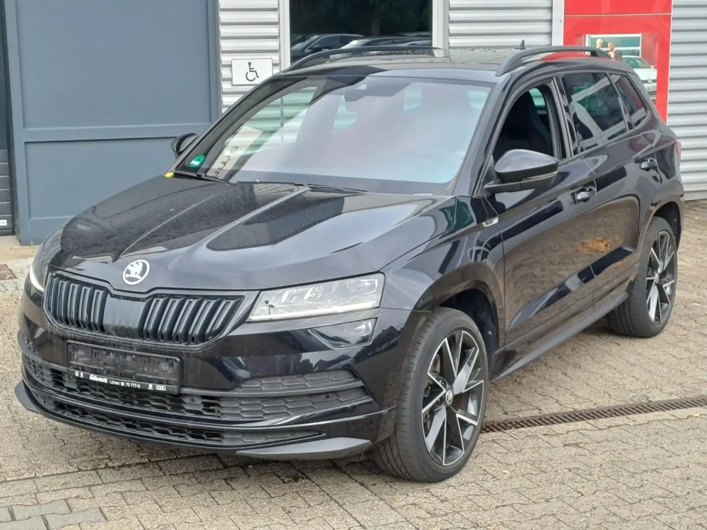 Skoda Karoq Sportline 2.0 TDI DSG 4x4 Standhz Pano Navi Noir - 1