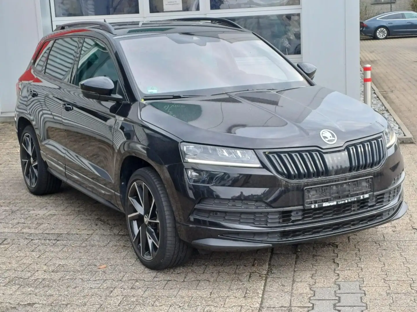 Skoda Karoq Sportline 2.0 TDI DSG 4x4 Standhz Pano Navi Noir - 2