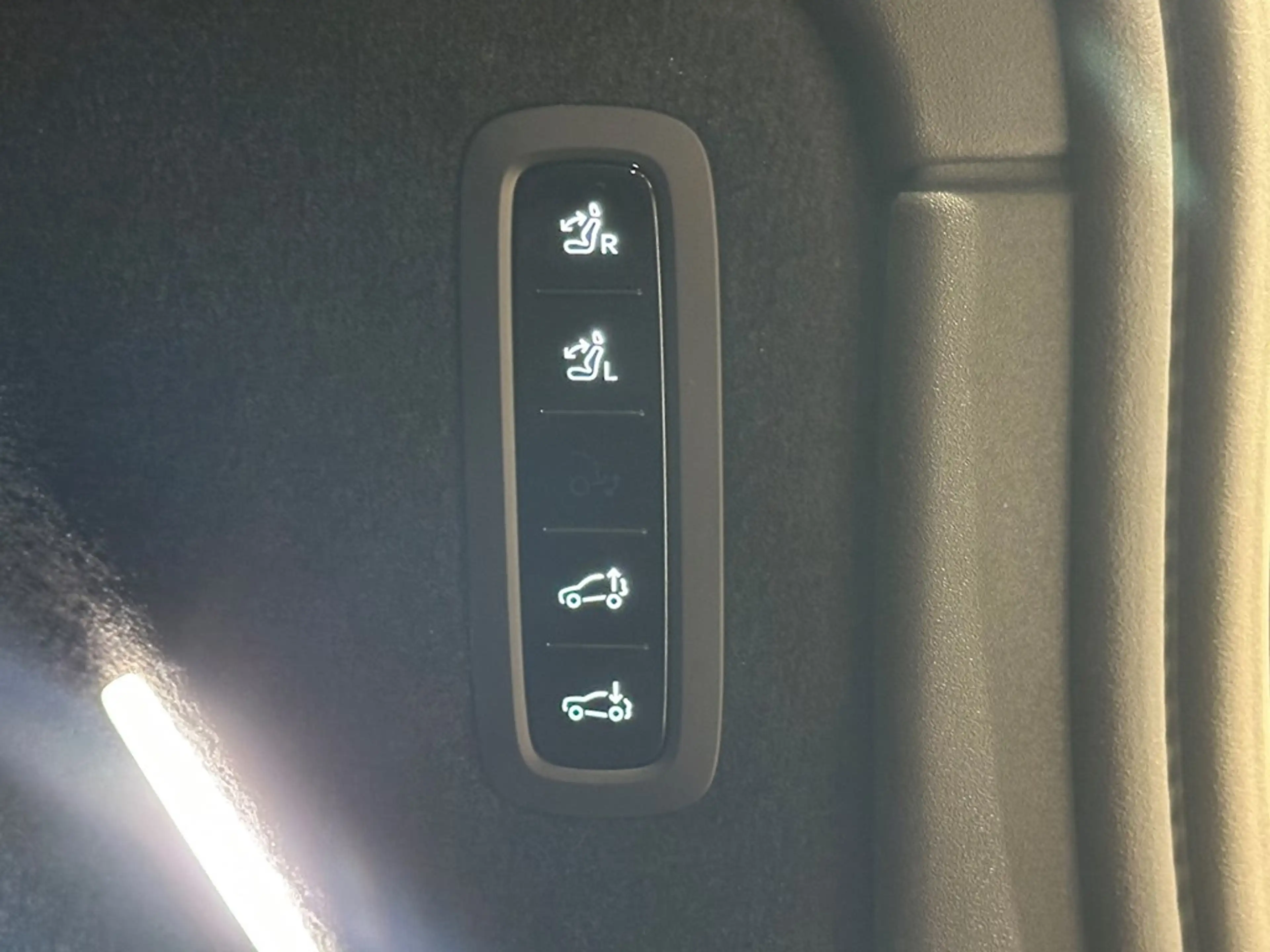 Volvo EX90 Recharge Twin Ultra + LUCHTVERING — photo 13