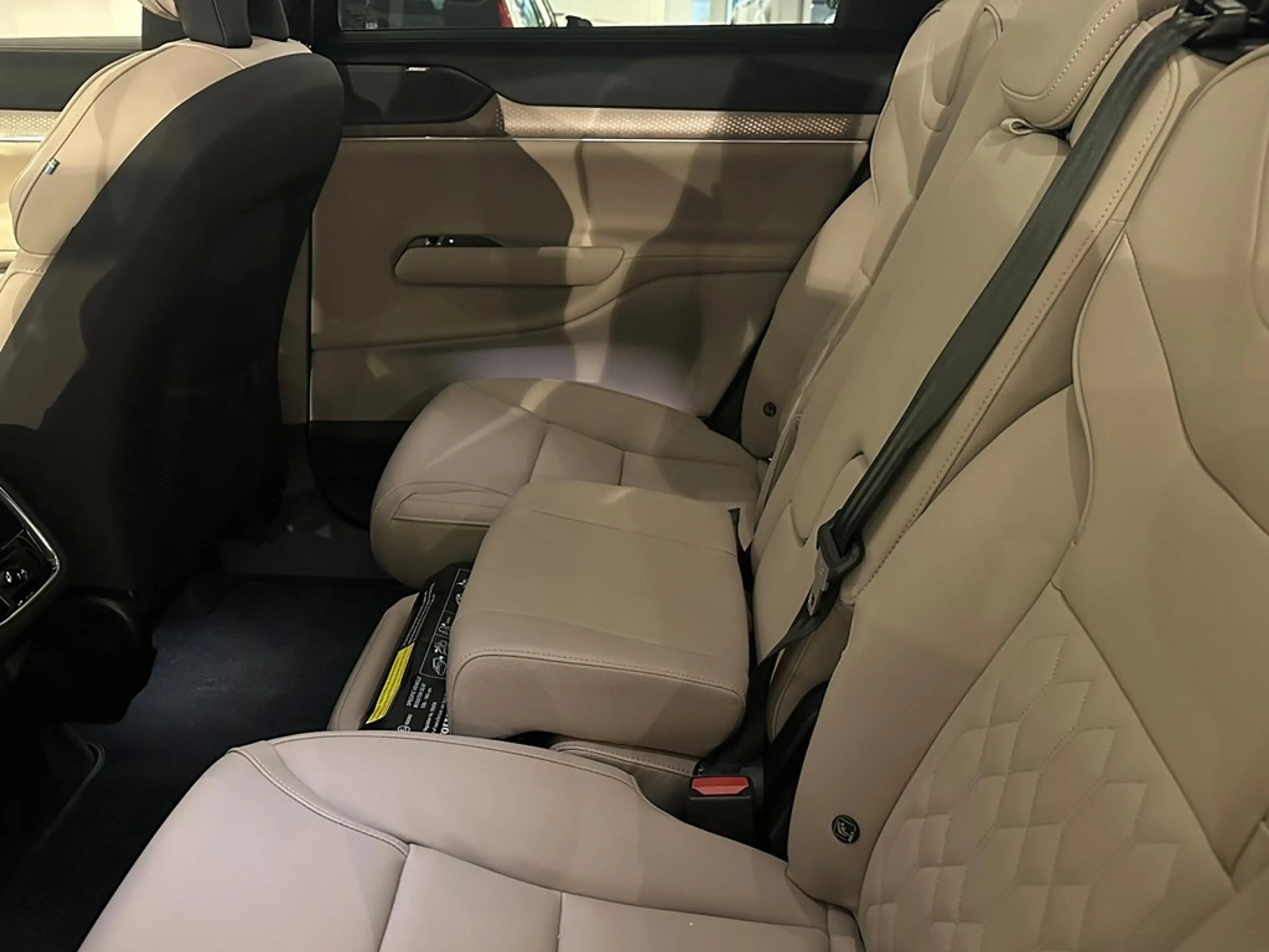Volvo EX90 Recharge Twin Ultra + LUCHTVERING — photo 6