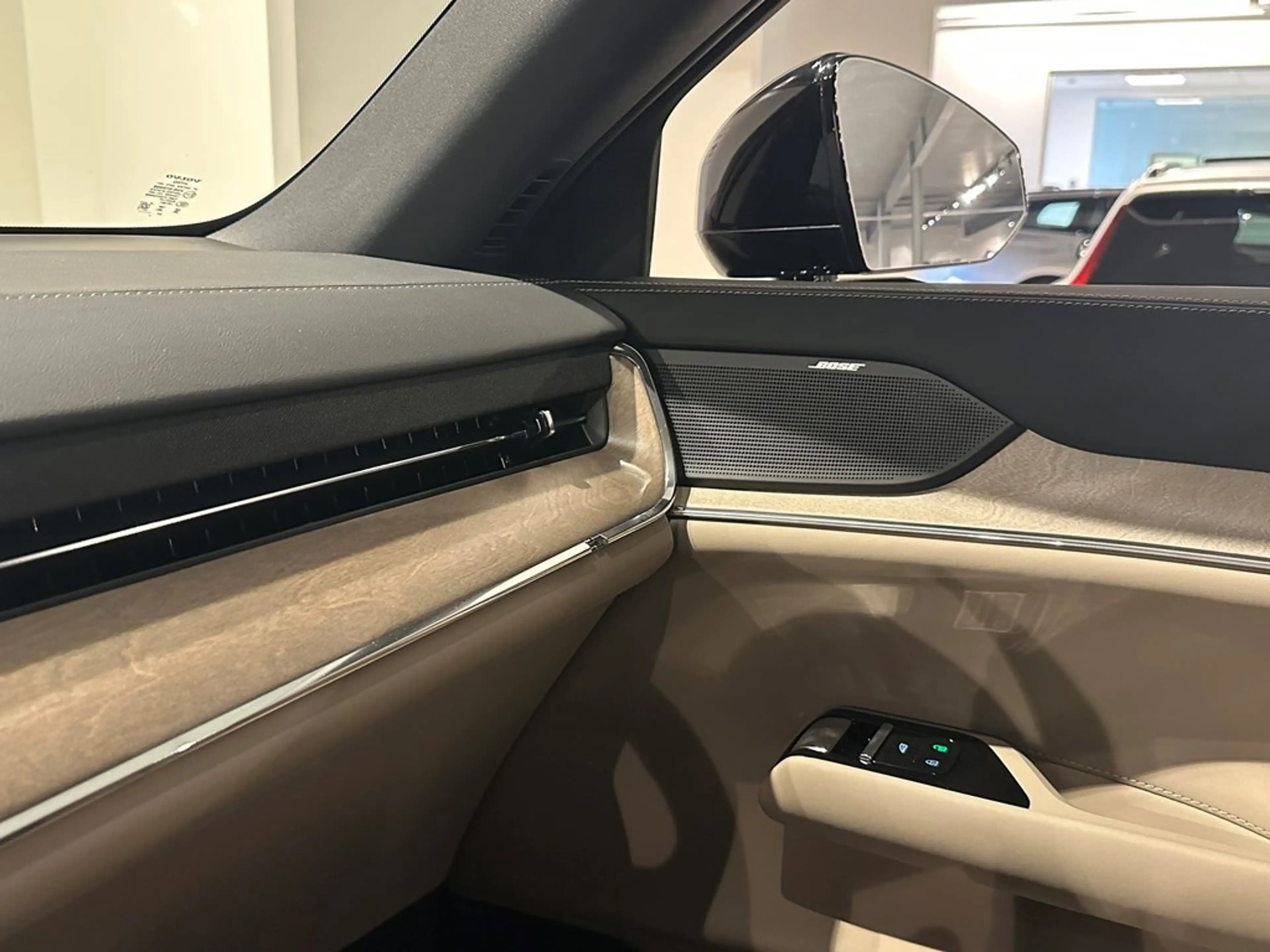 Volvo EX90 Recharge Twin Ultra + LUCHTVERING — photo 7