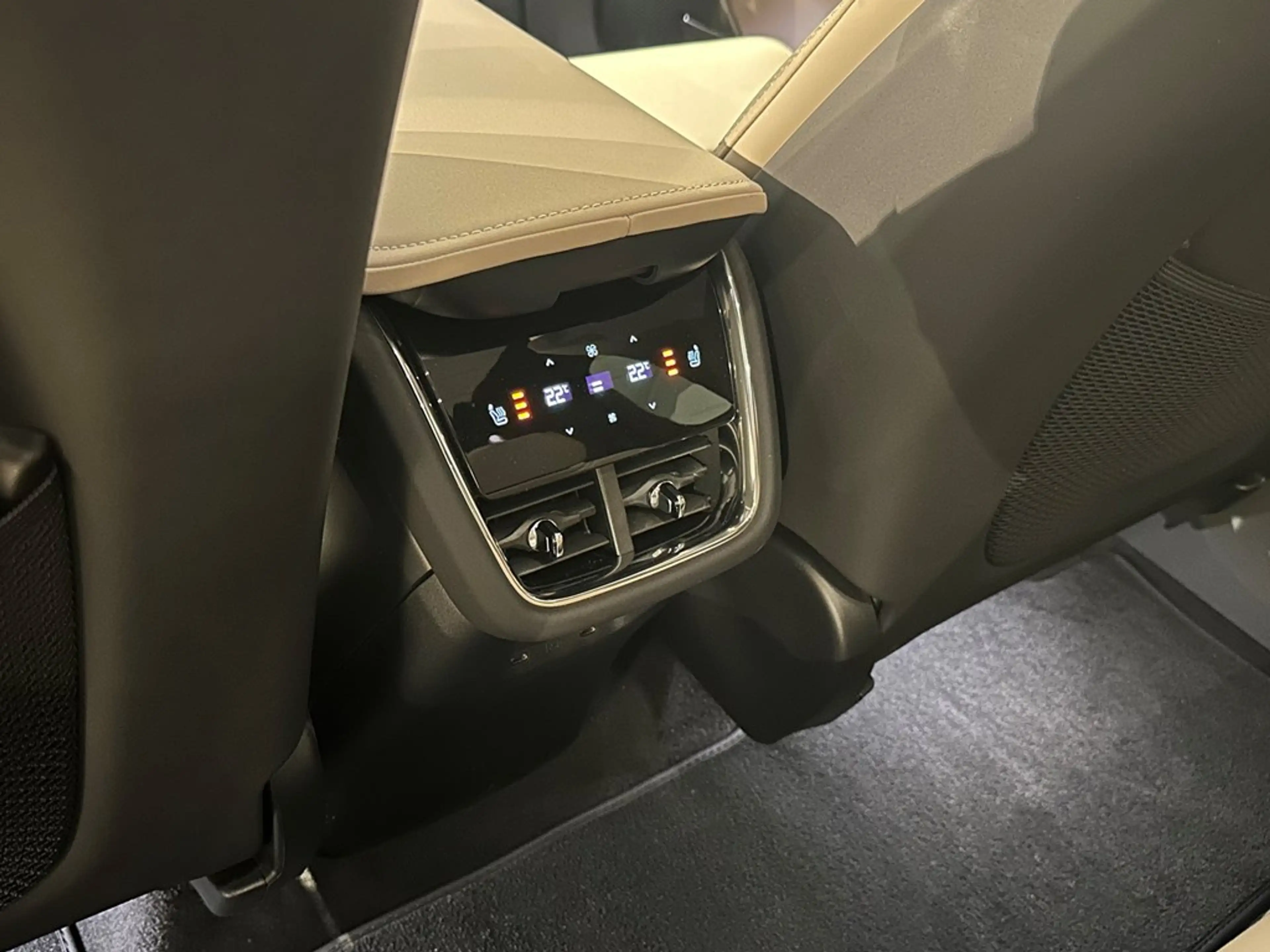 Volvo EX90 Recharge Twin Ultra + LUCHTVERING — photo 8
