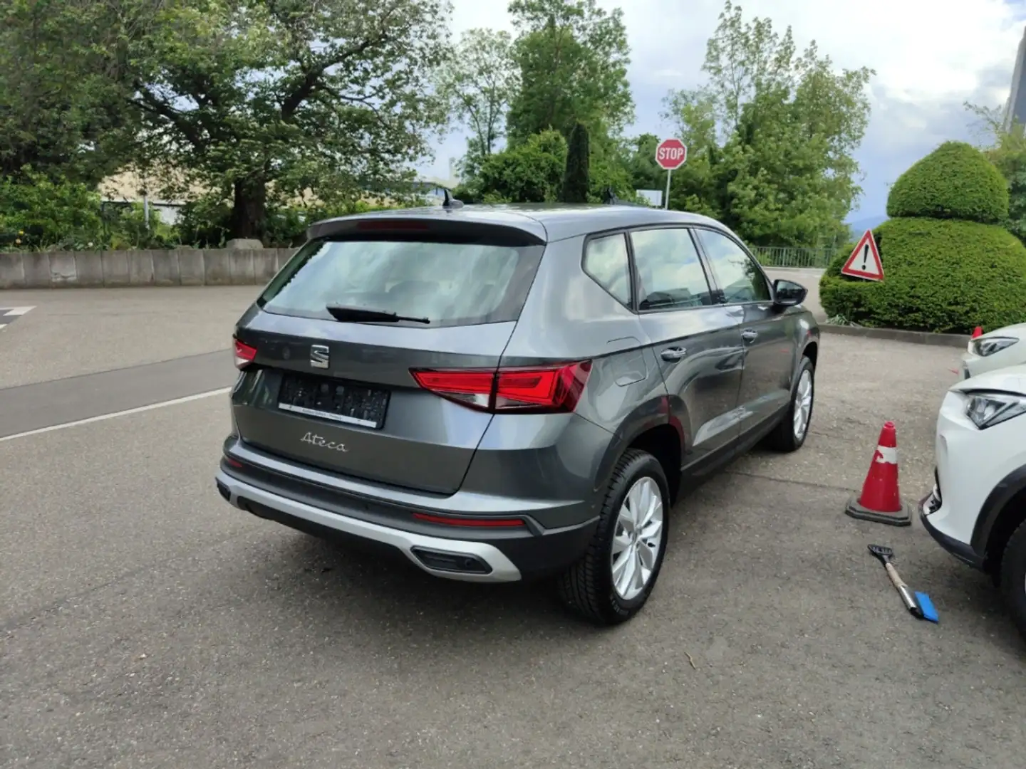 SEAT Ateca Style 1.5 TSI AHK-klappbar Navi Digitales Cockpit Grau - 2