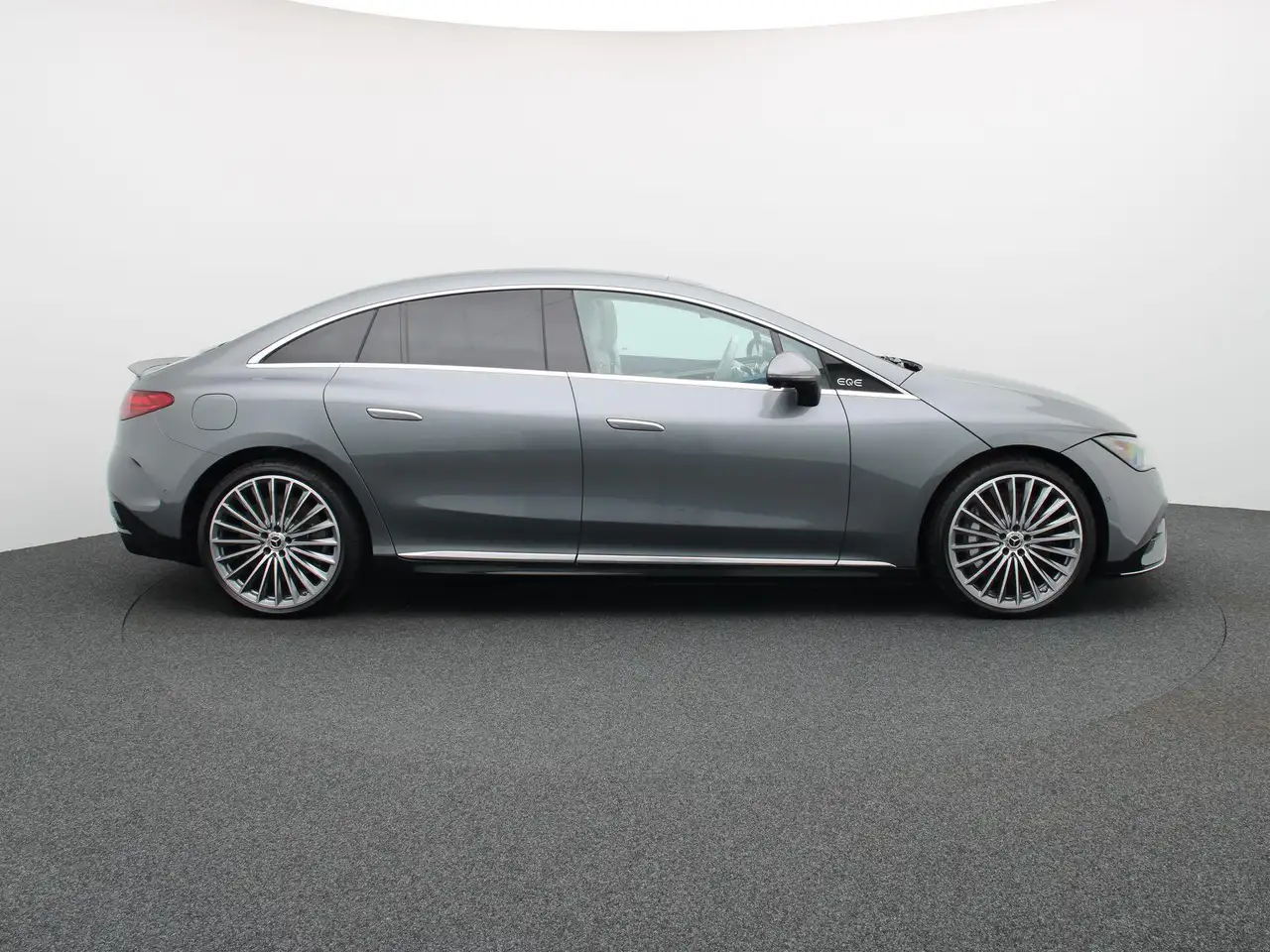 Mercedes-Benz EQE 300 2026 — фото 6