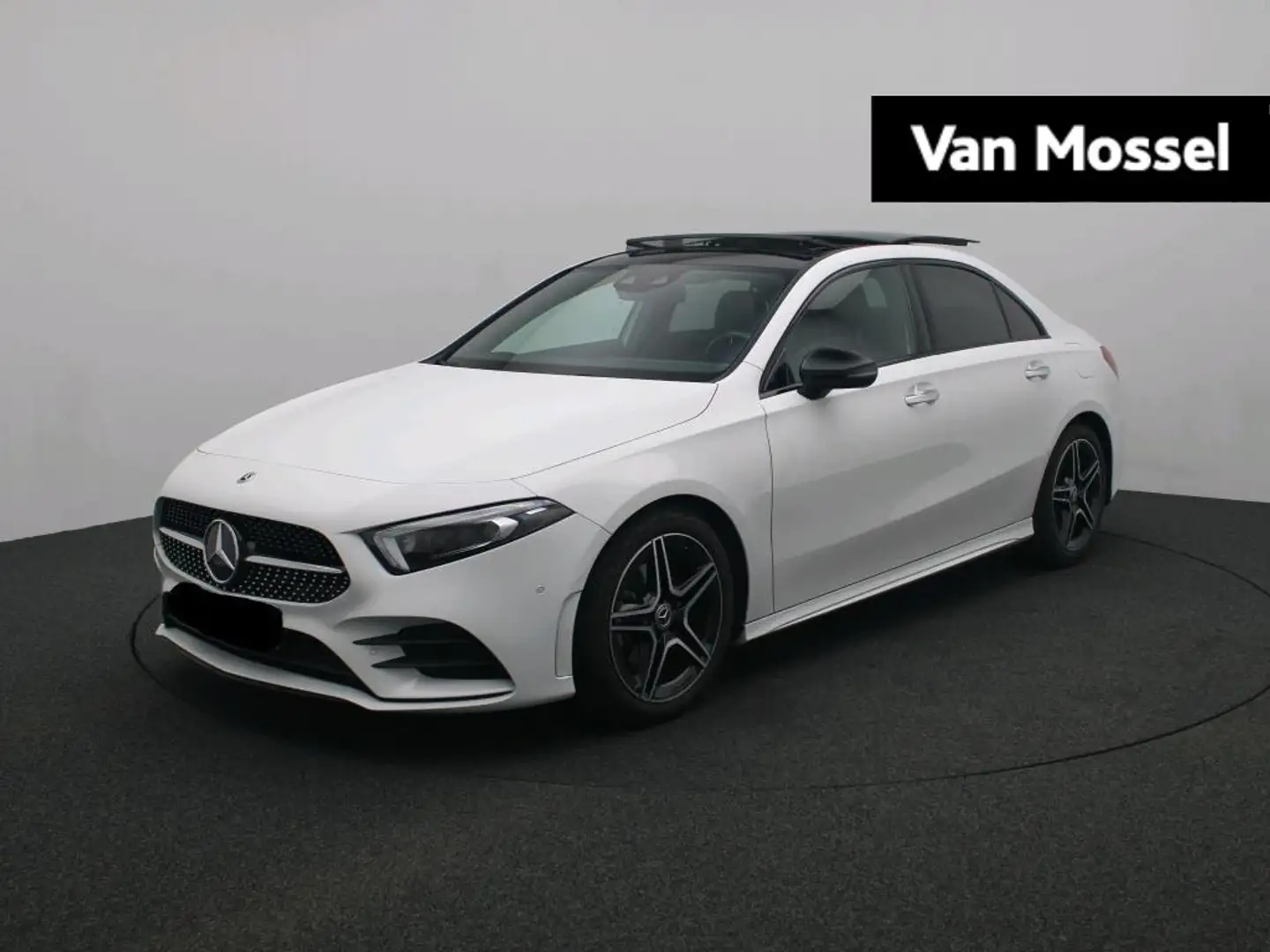 Mercedes-Benz A 180 AMG Line Limousine + PANORAMISCH DAK + MULTIBEAM L Wit - 1