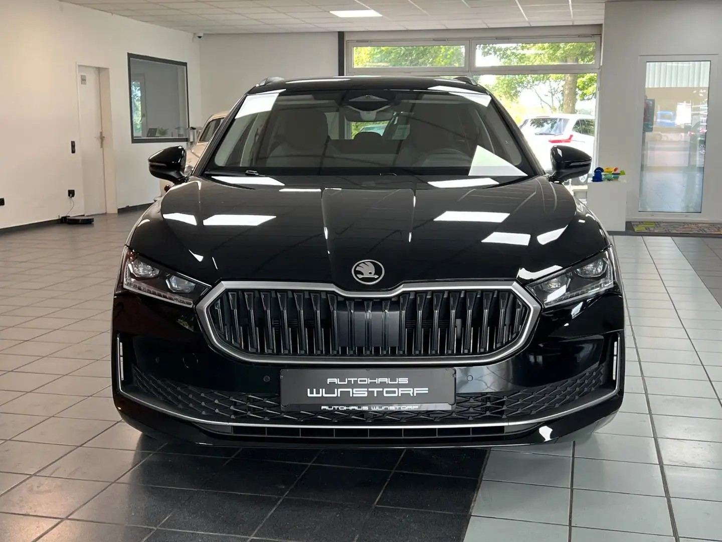 Skoda Superb Combi 2.0 TDI Selection DSG/NAVI/LED/CAM/ Schwarz - 2