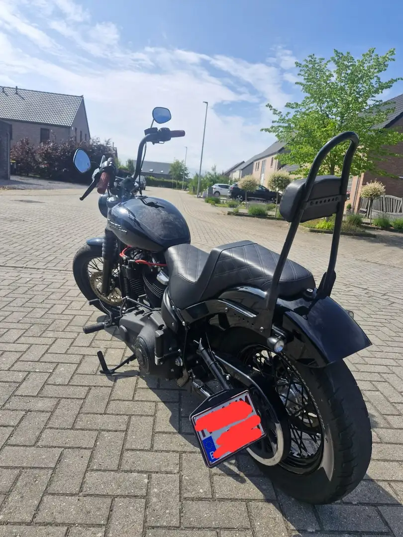 Harley-Davidson Street Bob Noir - 1