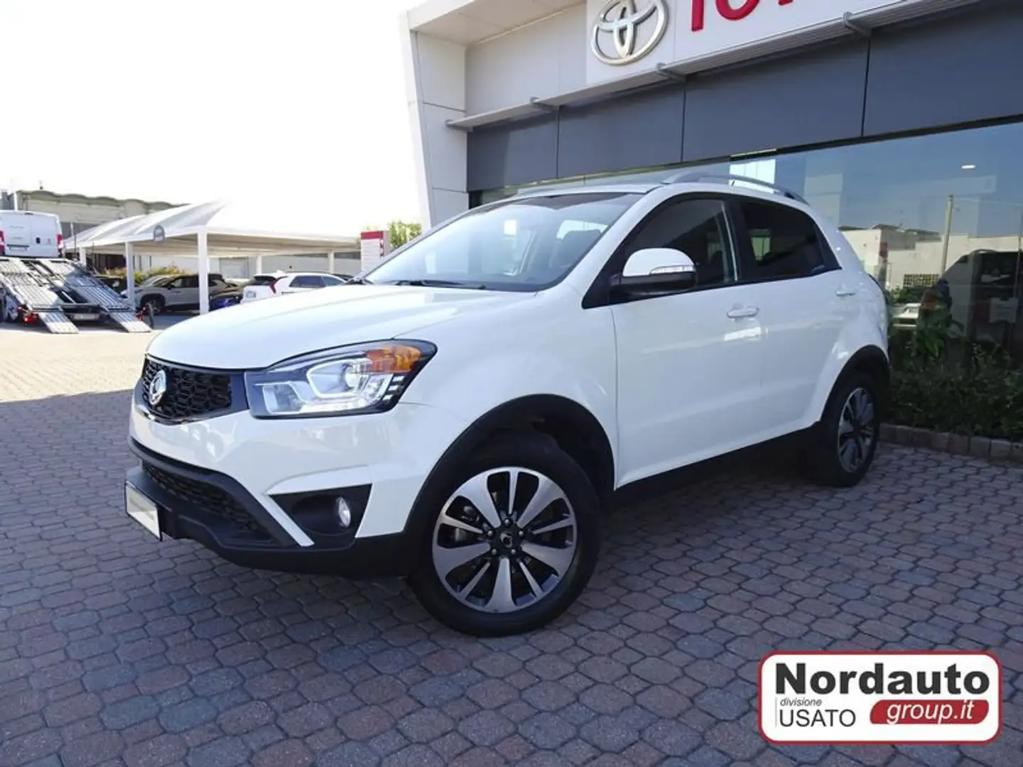 SsangYong Korando 2.0 e-XDi 149 CV 2WD MT Limited Edition Navi Beyaz - 1