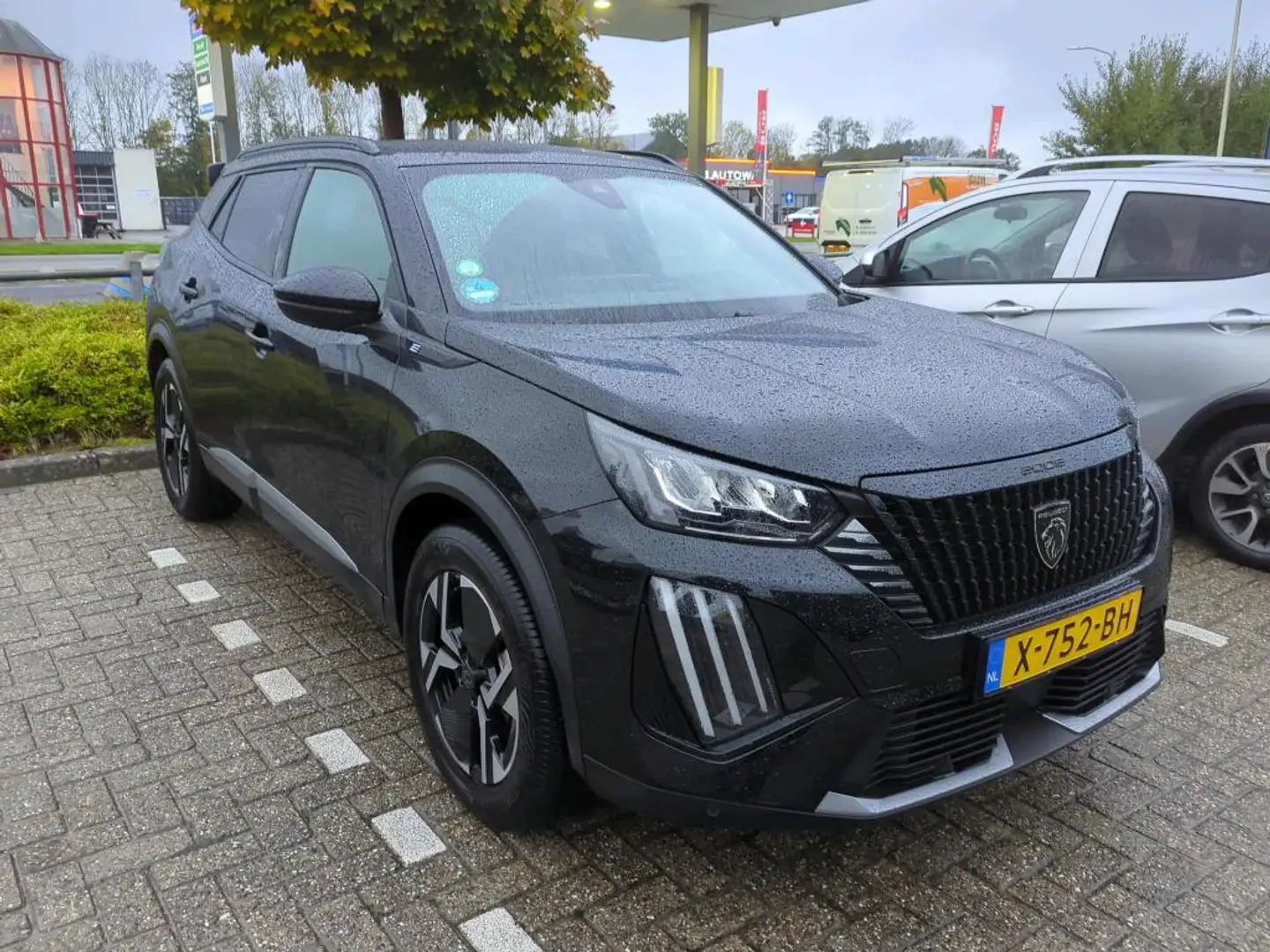 Peugeot e-2008 EV Allure 54 kWh 3 Fase | Stoelverwarming | Achter Negro - 2