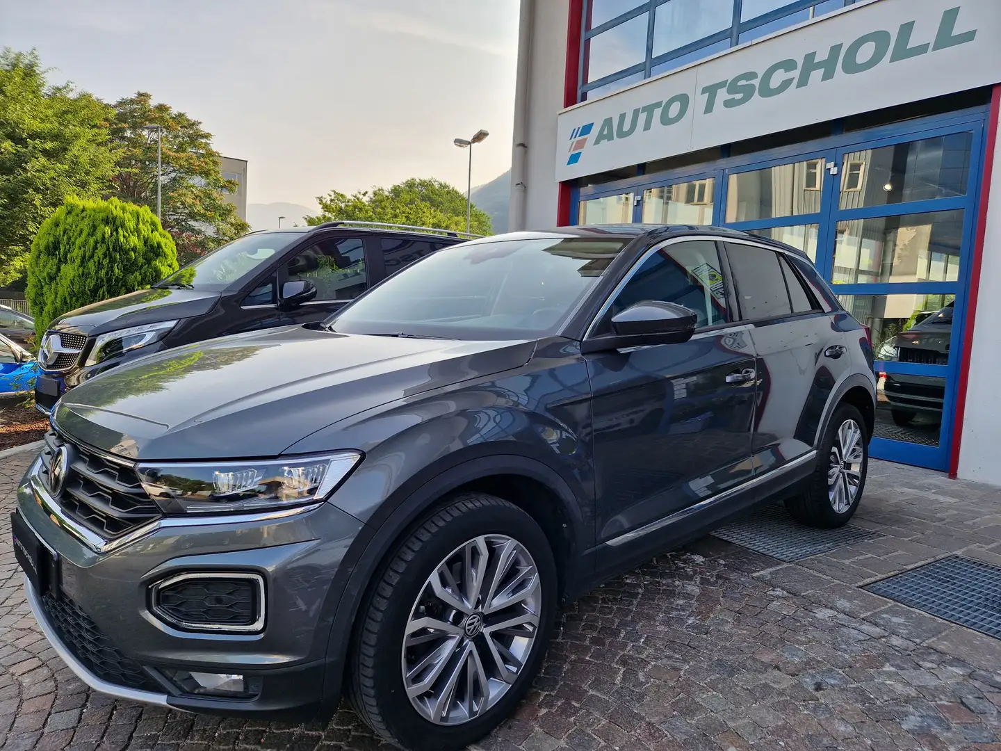 Volkswagen T-Roc 2.0 TDI 150Cv SCR 4Motion Sport DigCock LED 18"ACC Grigio - 1