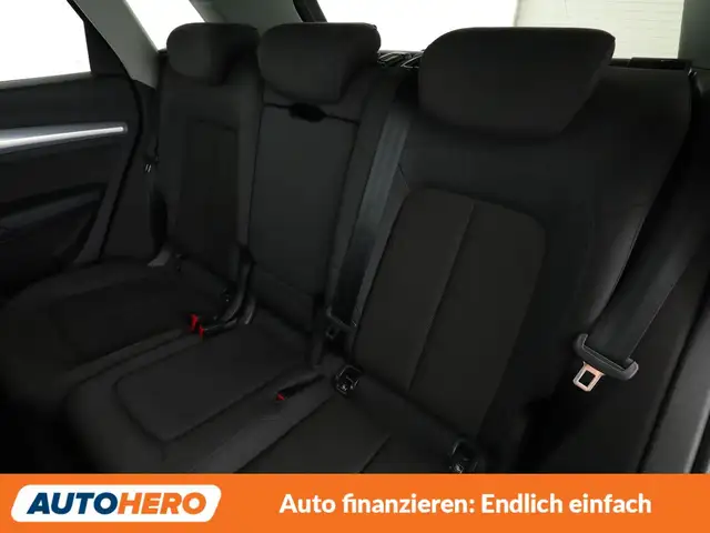 Audi Q5 view 14