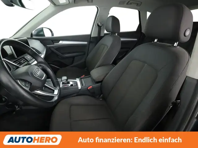 Audi Q5 view 10