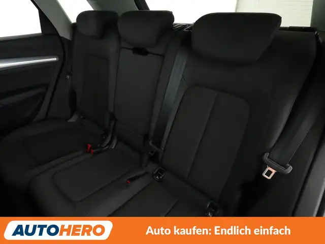 Audi Q5 view 14