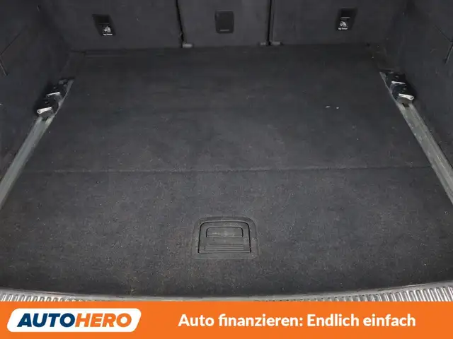 Audi Q5 view 18