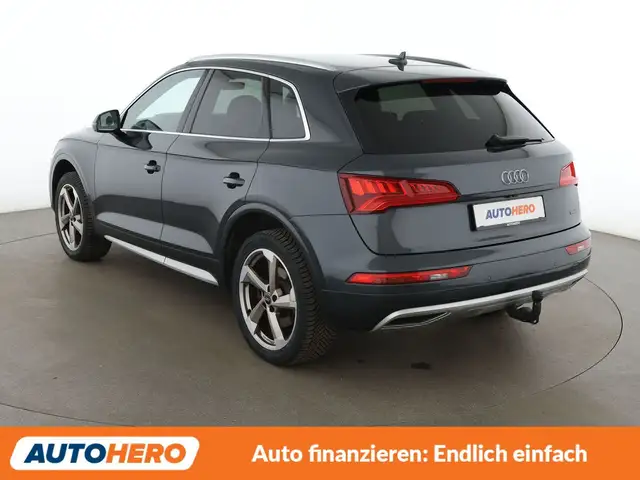 Audi Q5 view 4