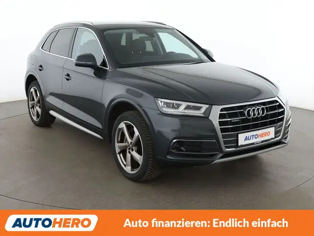 Audi Q5 view 8