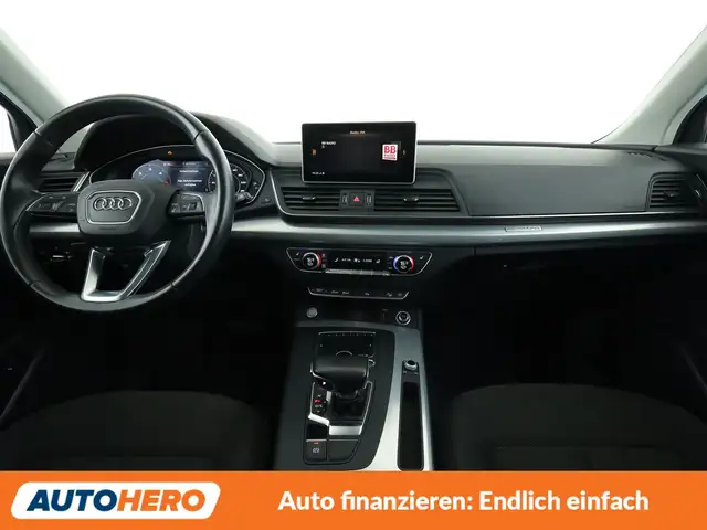 Audi Q5 view 12