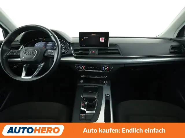 Audi Q5 view 12