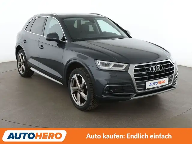 Audi Q5 view 8