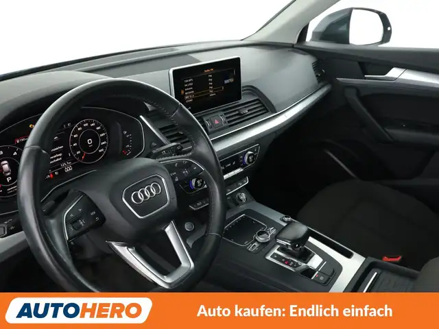 Audi Q5 view 11
