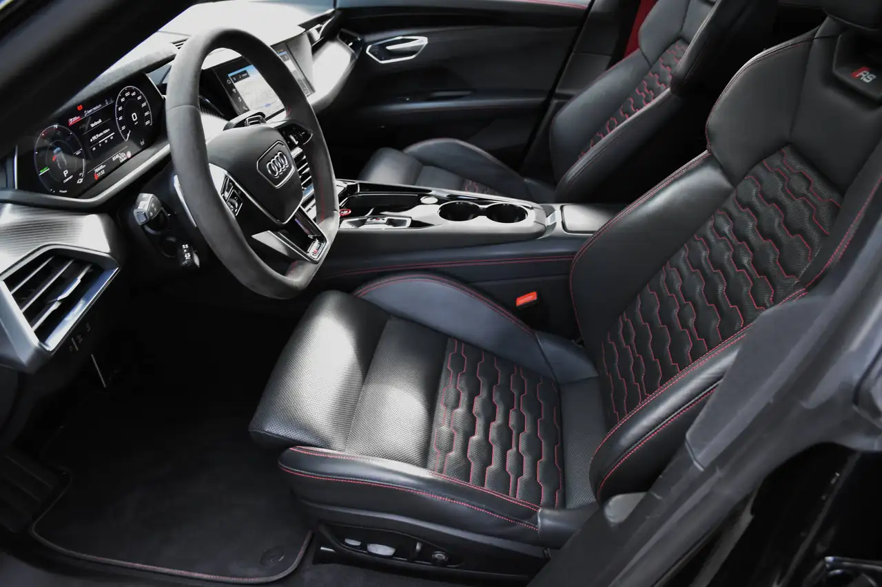 Audi e-tron GT RS QUATTRO SHADOW RS DESIGN PACKAGE RED *** NP: - ***, миниатюра 5