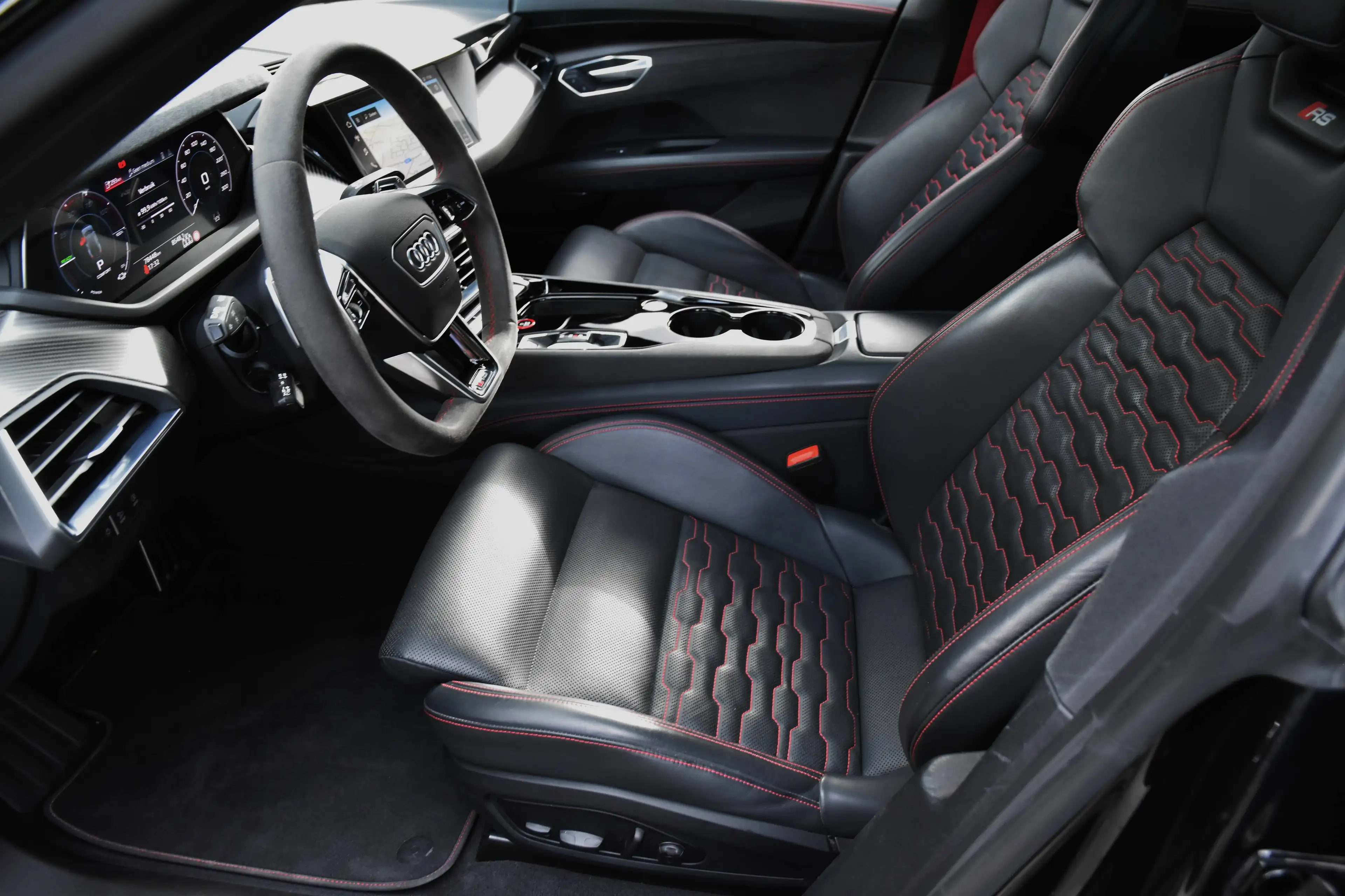 Audi e-tron GT RS QUATTRO SHADOW RS DESIGN PACKAGE RED *** NP: € 166.820,- *** — photo 5