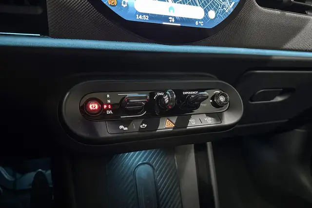Mini Hatch view 13