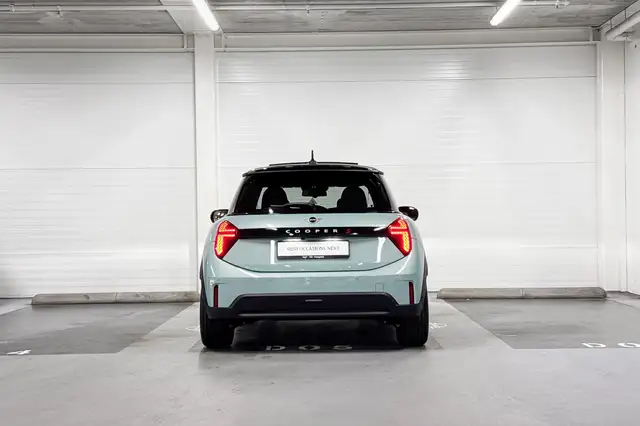 Mini Hatch view 7