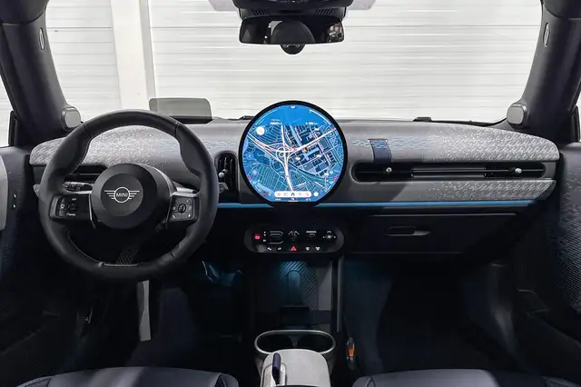 Mini Hatch view 10
