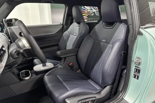 Mini Hatch view 8