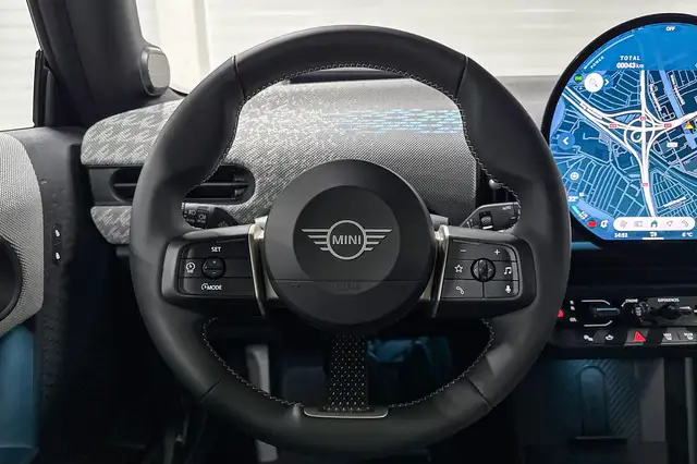 Mini Hatch view 11