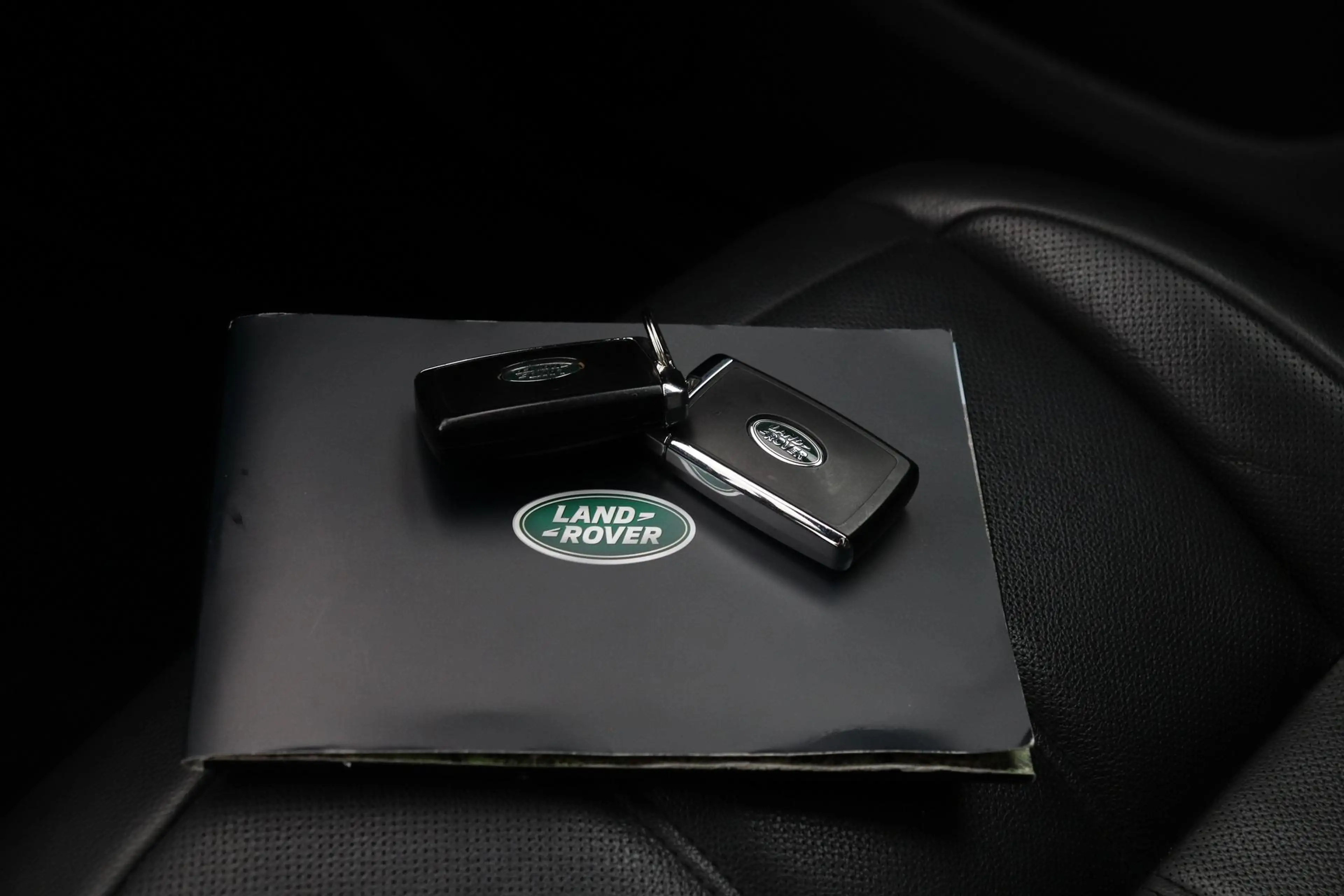 Land Rover Range Rover Evoque 1.5 P300e AWD R-Dynamic SE | Panoramadak | Trekhaa — photo 18