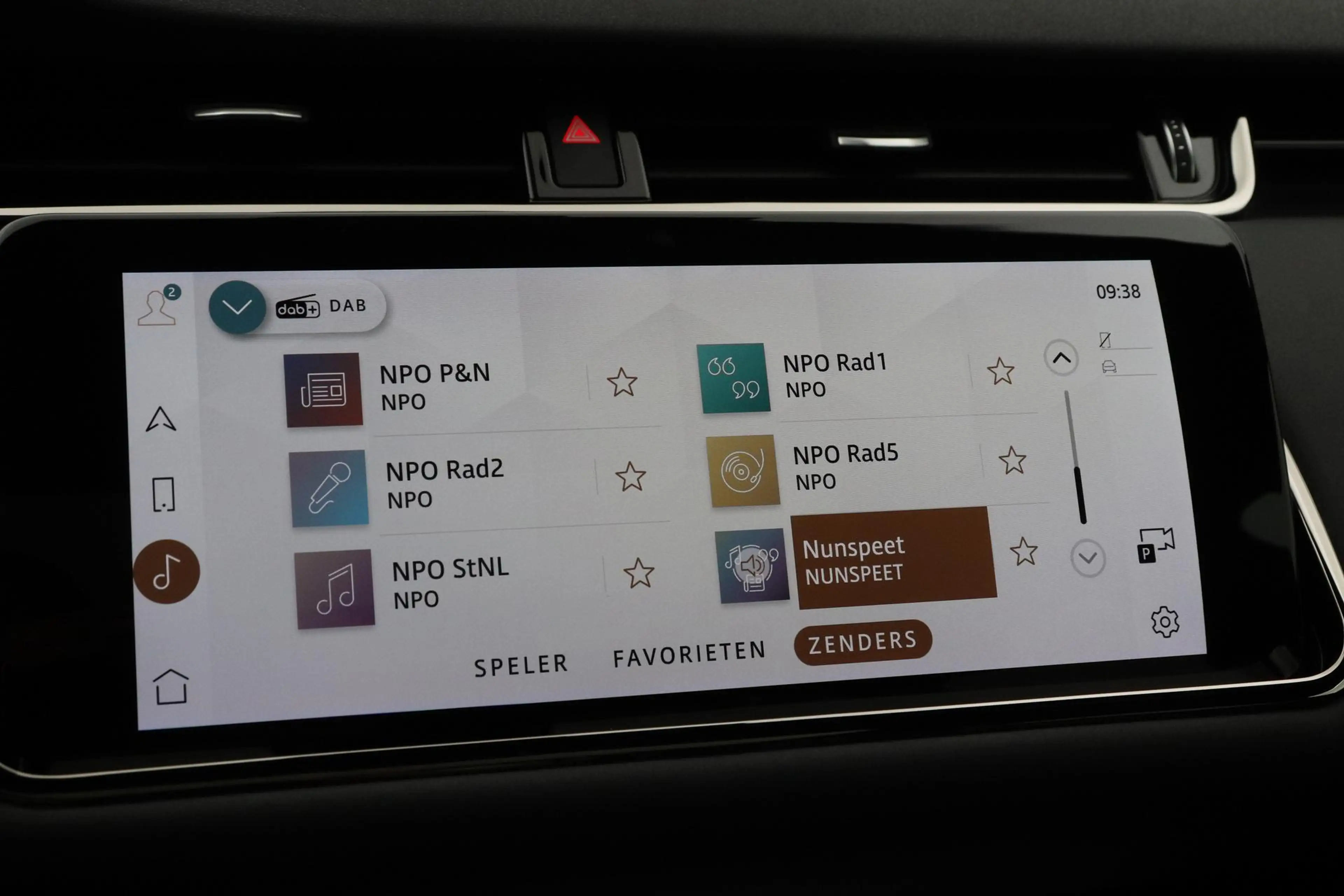 Land Rover Range Rover Evoque 1.5 P300e AWD R-Dynamic SE | Panoramadak | Trekhaa — photo 25