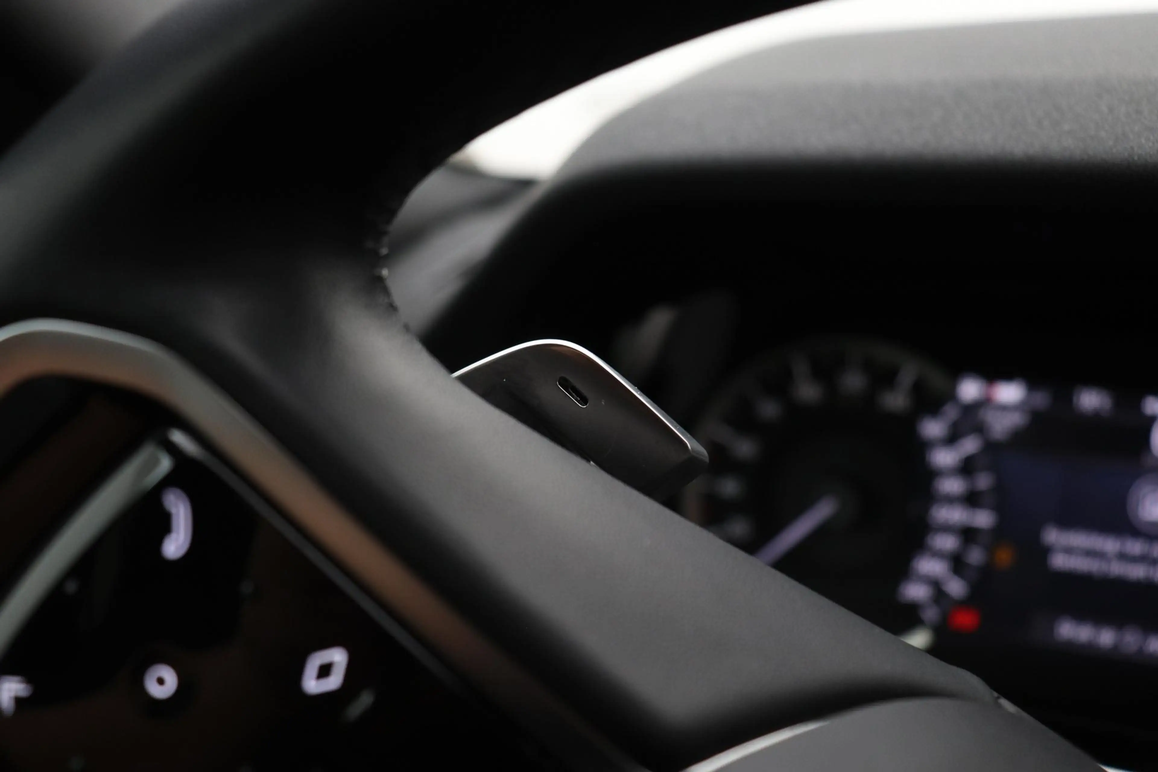 Land Rover Range Rover Evoque 1.5 P300e AWD R-Dynamic SE | Panoramadak | Trekhaa — photo 44