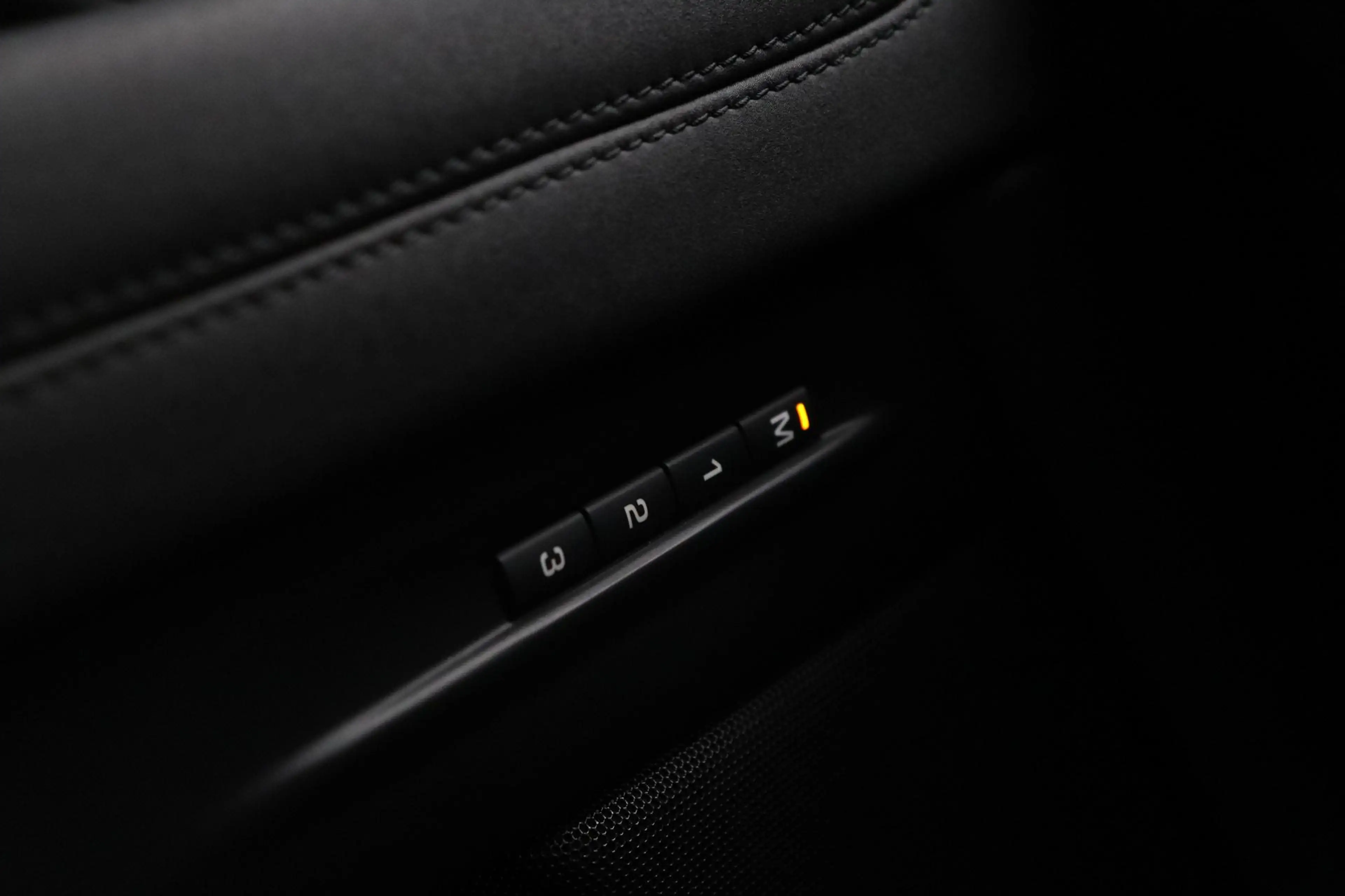 Land Rover Range Rover Evoque 1.5 P300e AWD R-Dynamic SE | Panoramadak | Trekhaa — photo 37