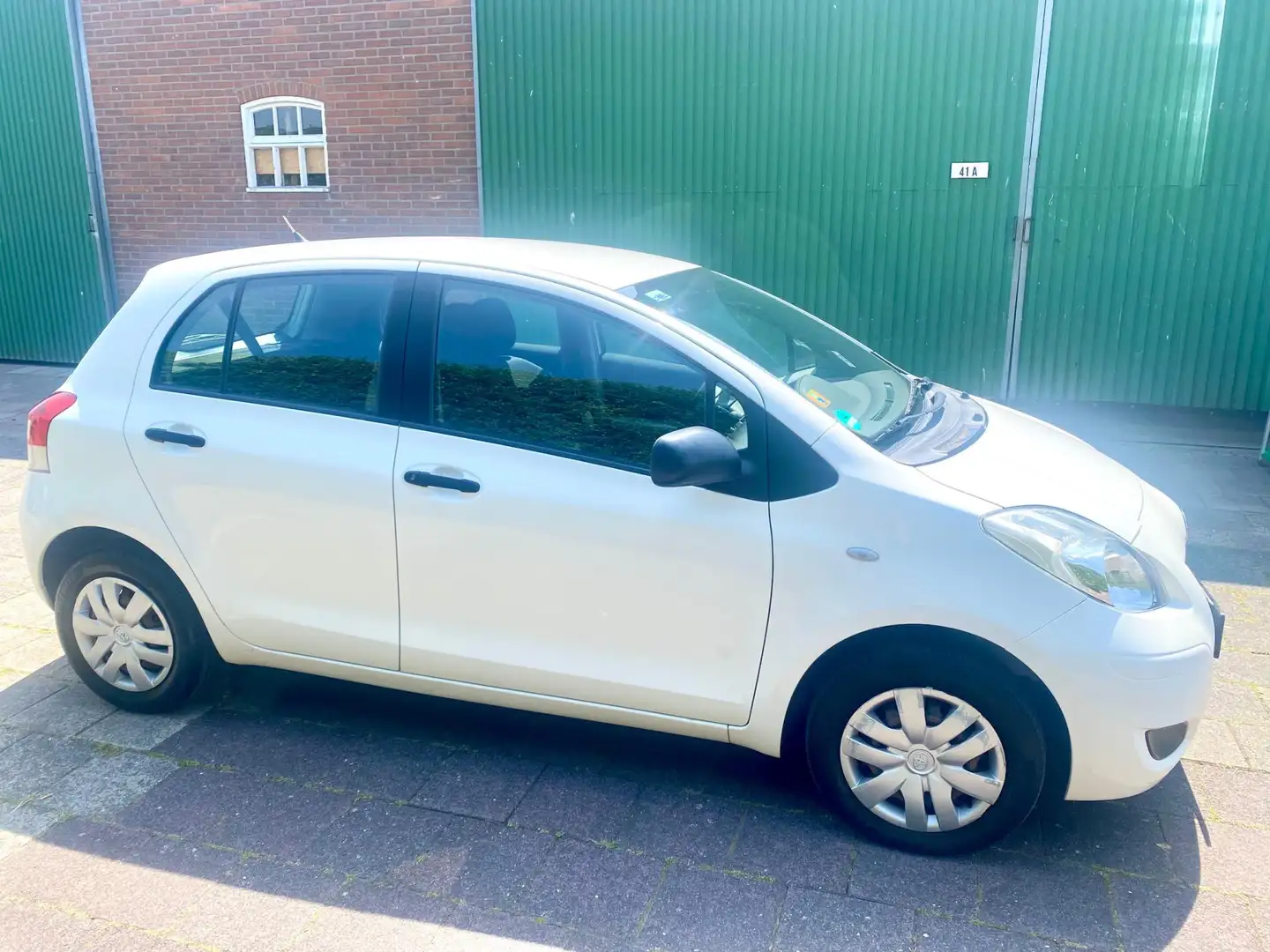 Toyota Yaris 1.0 VVTi Acces | Airco | APK| Trekhaak Wit - 2