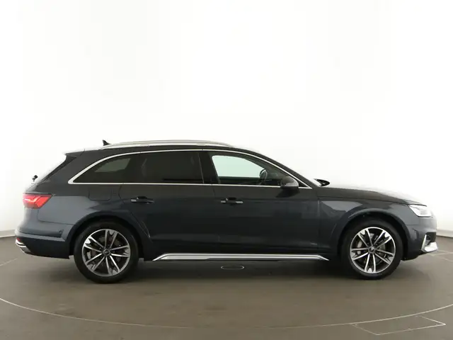Audi A4 view 8