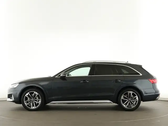 Audi A4 view 4