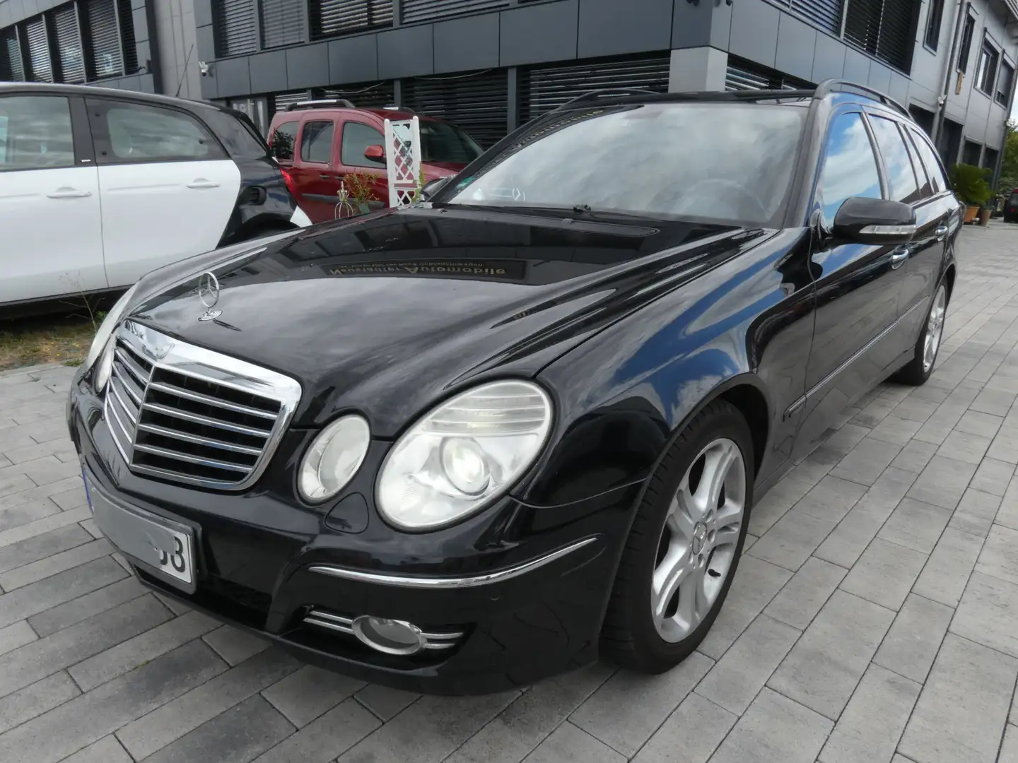 Mercedes-Benz E 280 E 280 T   Voll Austattung. Automatik. Avantgard Noir - 2