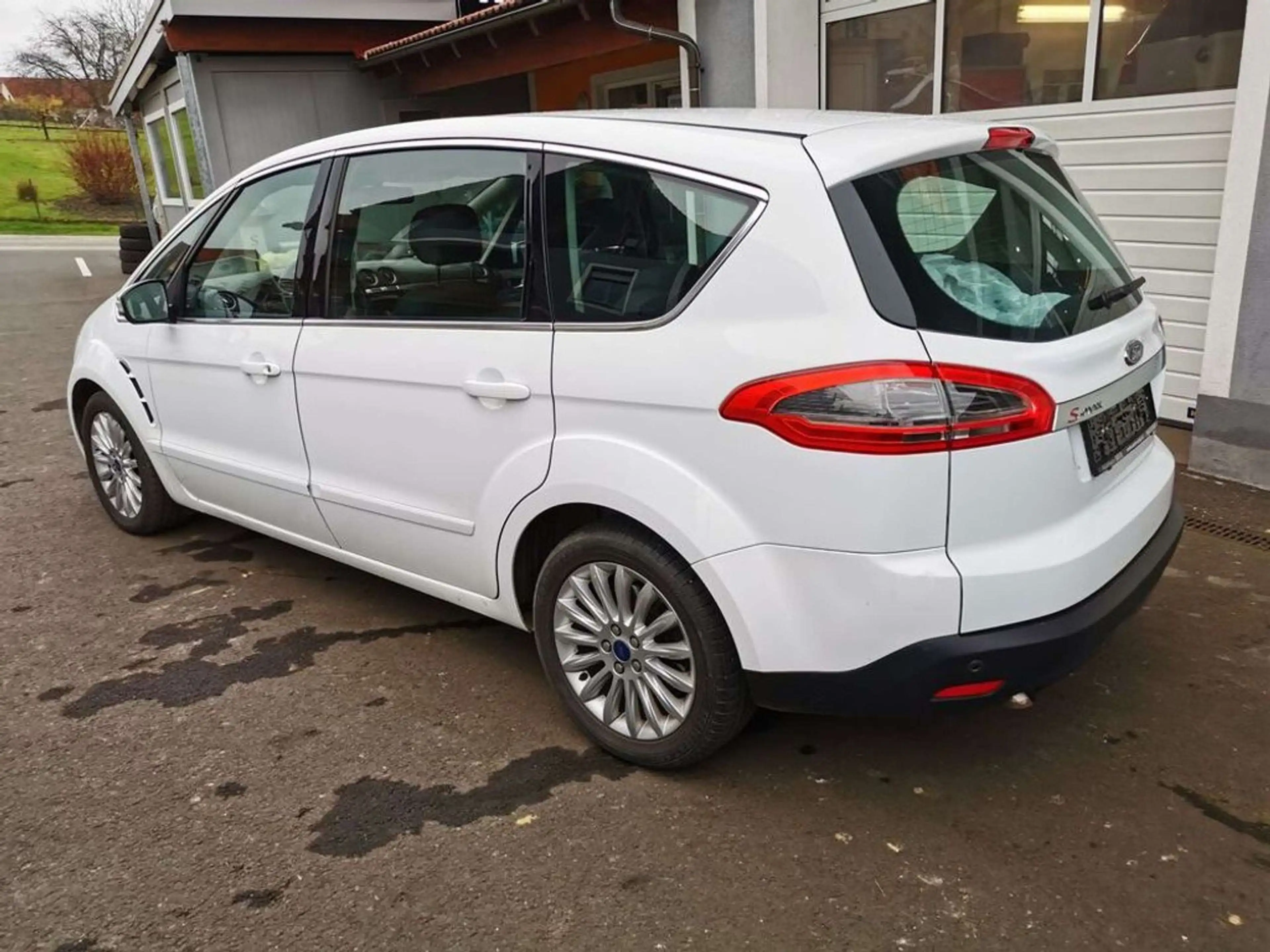 Ford S-Max Titanium — photo 10