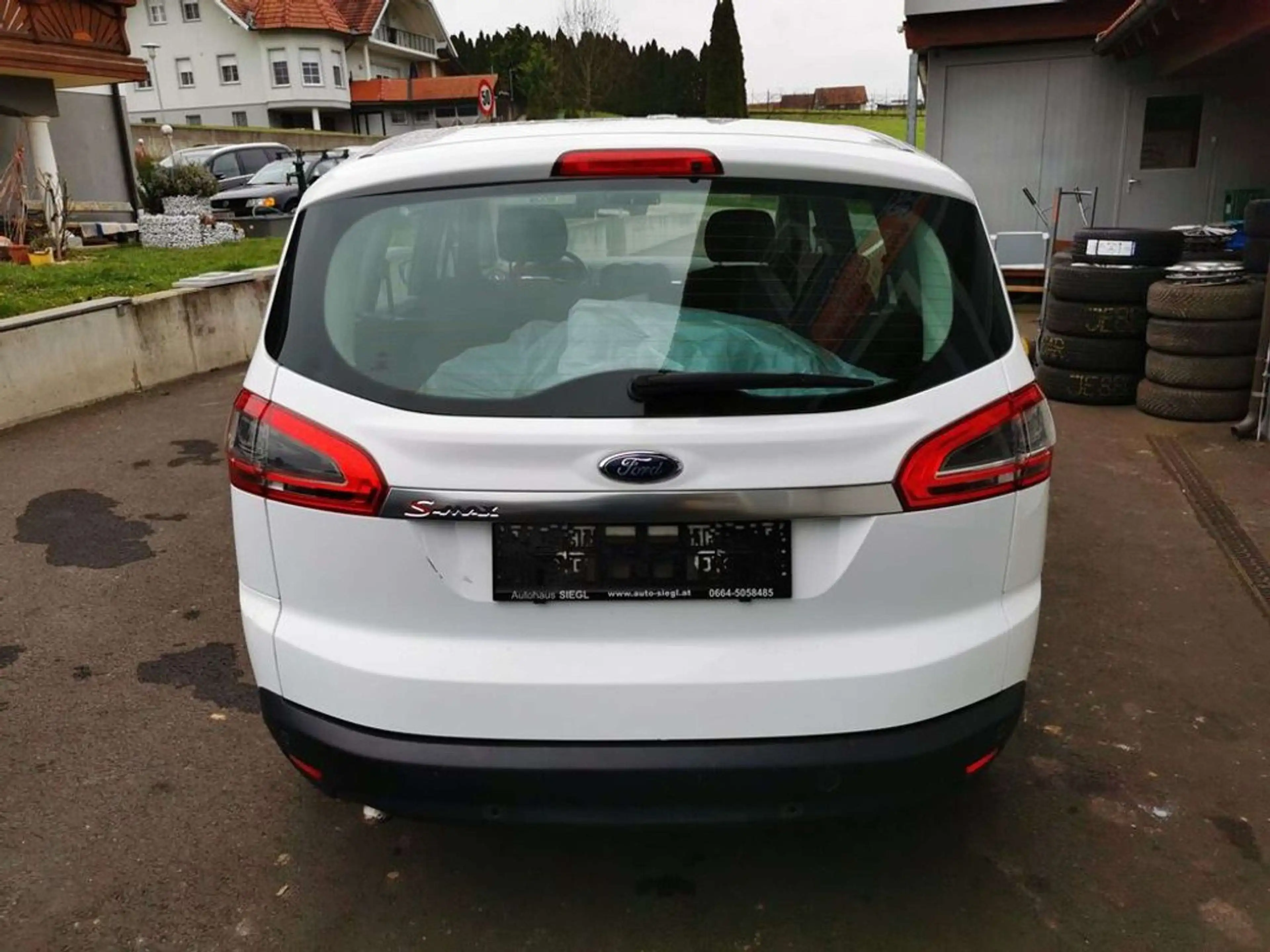 Ford S-Max Titanium — photo 8