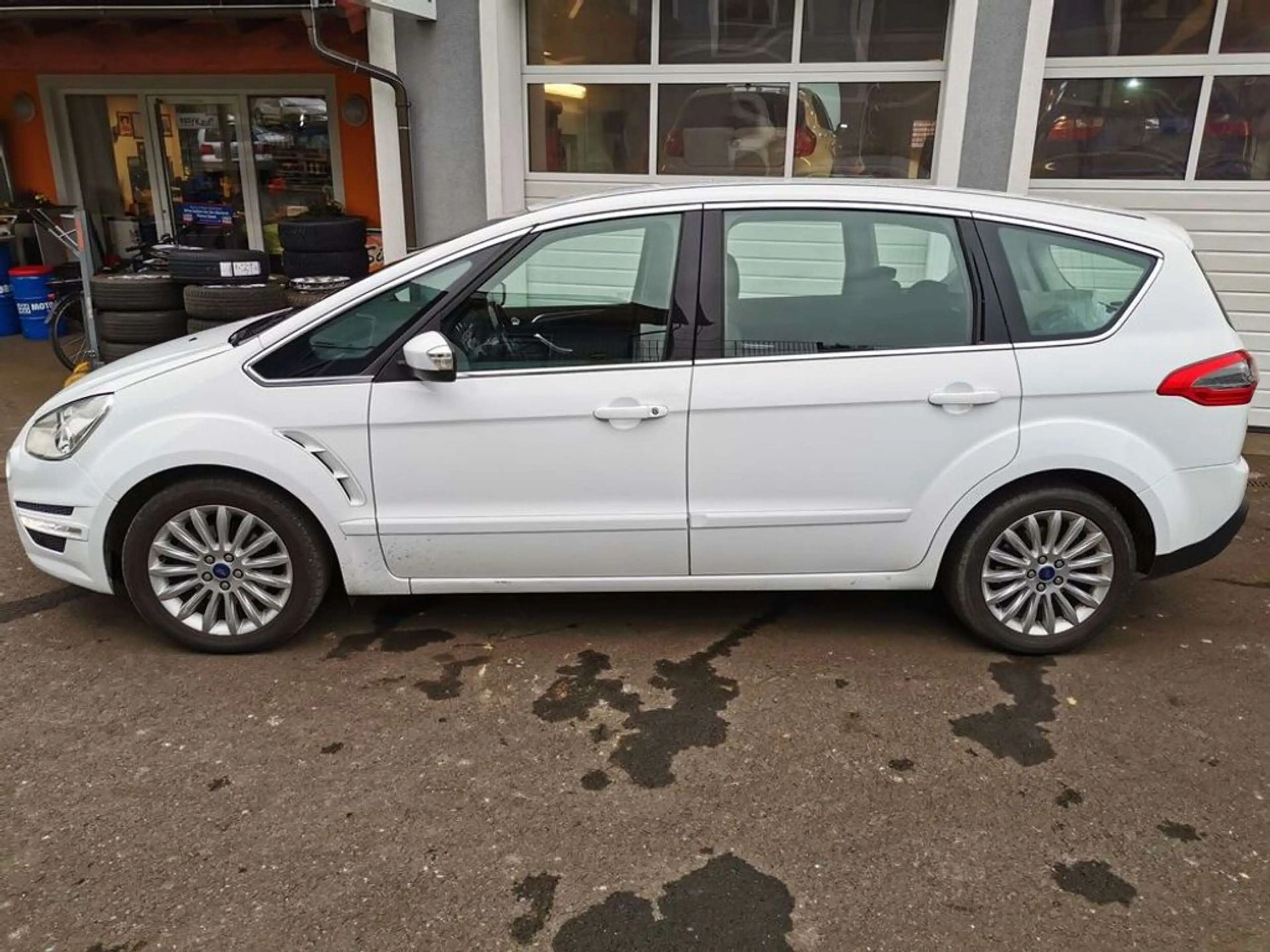 Ford S-Max Titanium — photo 7