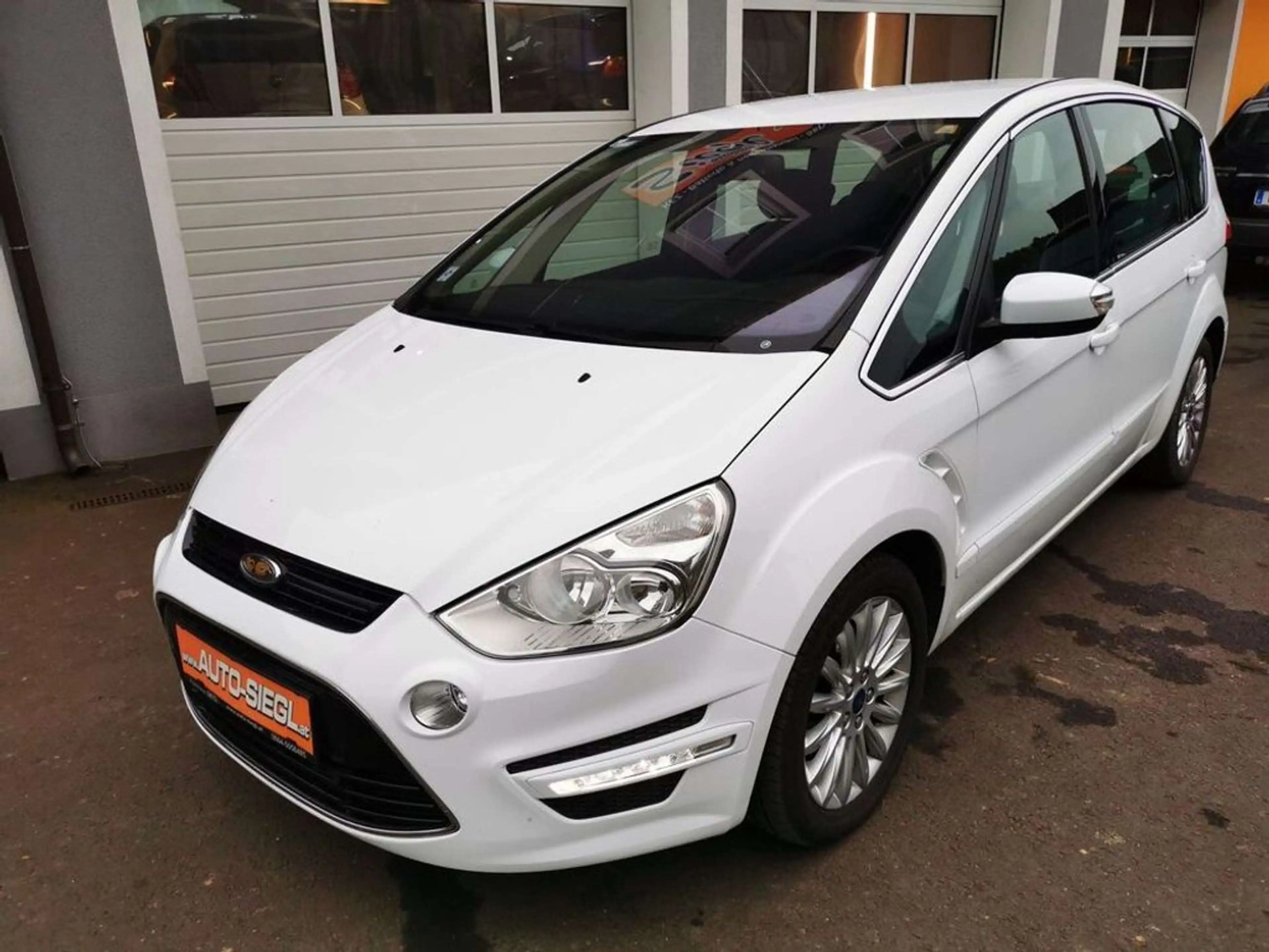 Ford S-Max Titanium — photo 3